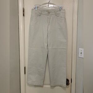 Lee’s Women Petite Beige Relaxed Straight Leg Size 10 Pants